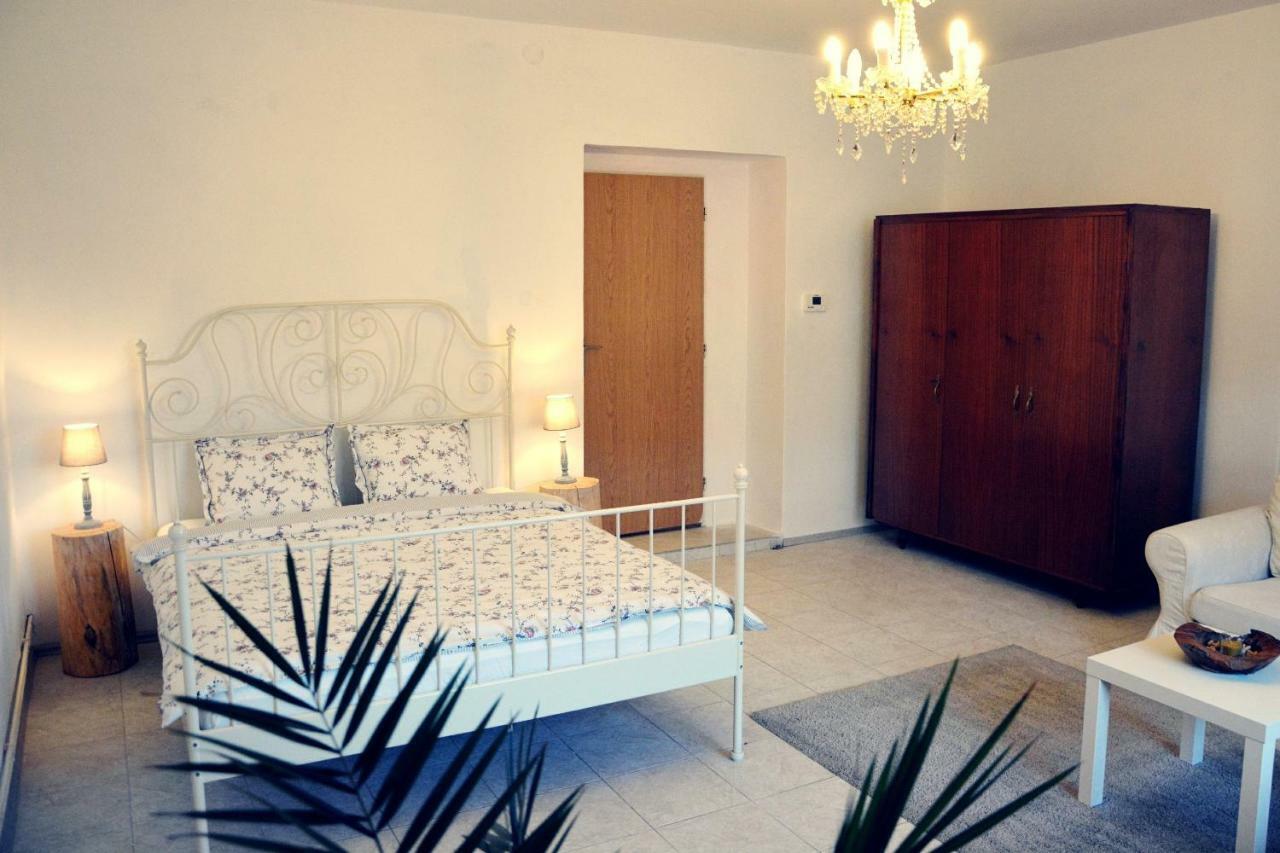 Apartmany Pod Putimskou Branou Pisek  Luaran gambar